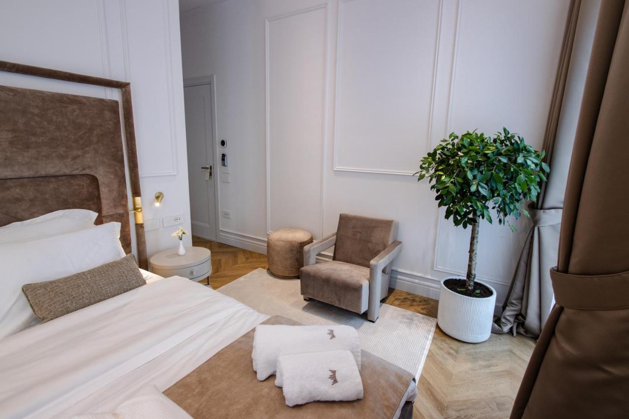 The Crown Boutique Hotel & Spa Tirana Kültér fotó