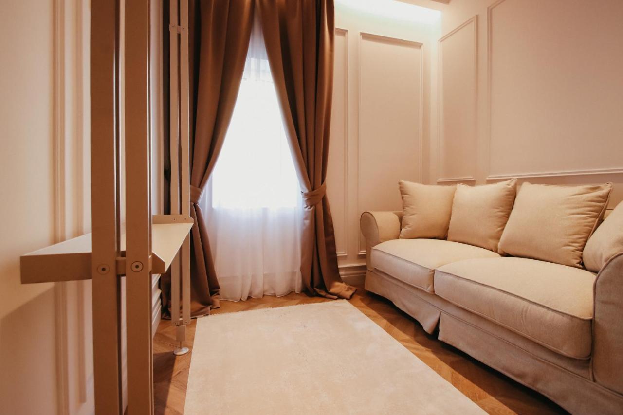 The Crown Boutique Hotel & Spa Tirana Kültér fotó